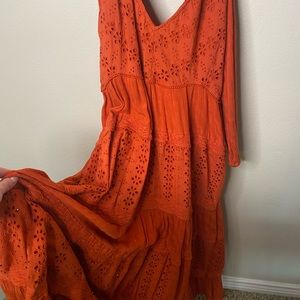Long flowy dress. A little bigger in the chest area. Only worn once